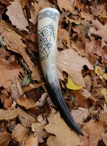 HUGINN AND MUNINN, DRINKING HORN - DRINKING HORNS{% if kategorie.adresa_nazvy[0] != zbozi.kategorie.nazev %} - HORN PRODUCTS{% endif %}