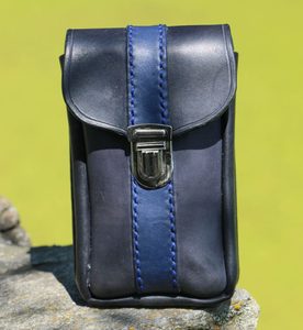 LOGAN, LEDERTASCHE - TASCHEN{% if kategorie.adresa_nazvy[0] != zbozi.kategorie.nazev %} - LEDERPRODUKTE{% endif %}