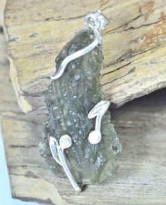 TERRA BOHEMIA, RAW MOLDAVITE PENDANT, STERLING SILVER - MOLDAVITES, CZECH{% if kategorie.adresa_nazvy[0] != zbozi.kategorie.nazev %} - SILVER JEWELLERY{% endif %}