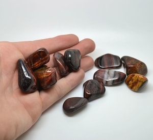 TUMBLED IRON BULL'S EYE - TUMBLED STONES{% if kategorie.adresa_nazvy[0] != zbozi.kategorie.nazev %} - MOLDAVITES, MINERALS, FOSSILS{% endif %}