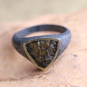 TRANGLE MOLDAVITRING, SILBER - MOLDAVITE{% if kategorie.adresa_nazvy[0] != zbozi.kategorie.nazev %} - SILBER SCHMUCKSTÜCKE{% endif %}