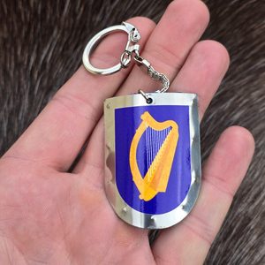 IRELAND, MEDIEVAL SHIELD, KEYCHAIN, METAL, HANDMADE - KEYCHAINS{% if kategorie.adresa_nazvy[0] != zbozi.kategorie.nazev %} - JEWELLERY - BRONZE, ZINC{% endif %}