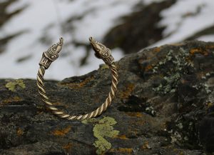 MIDGARDSCHLANGE, WIKINGER, ARMBAND, MESSING - WIKINGER, SLAWISCHE, KELTISCHE ARMBÄNDER - BRONZE{% if kategorie.adresa_nazvy[0] != zbozi.kategorie.nazev %} - SCHMUCKSTÜCKE{% endif %}