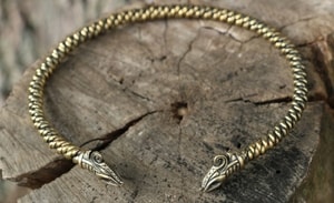 JELLING - VIKING DRAGON, TORC - FORGED JEWELRY, TORCS, BRACELETS{% if kategorie.adresa_nazvy[0] != zbozi.kategorie.nazev %} - JEWELLERY - BRONZE, ZINC{% endif %}