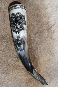 CROW, GNEZDOVO, ENGRAVED VIKING HORN - 0.4 L SHETLAND - DRINKING HORNS{% if kategorie.adresa_nazvy[0] != zbozi.kategorie.nazev %} - HORN PRODUCTS{% endif %}