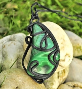 MALACHITE PENDANT - LARGE STONE - FANTASY JEWELS{% if kategorie.adresa_nazvy[0] != zbozi.kategorie.nazev %} - JEWELLERY - BRONZE, ZINC{% endif %}