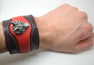 FENRIR - BRACELET EN CUIR À TÊTE DE LOUP VIKING - BRACELETS EN CUIR{% if kategorie.adresa_nazvy[0] != zbozi.kategorie.nazev %} - CUIR : PRODUITS ET OUTILS{% endif %}