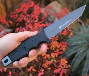 KNIFE SW7S FIXED BLADE SERRATED TANTO SMITH & WESSON - BLADES - TACTICAL{% if kategorie.adresa_nazvy[0] != zbozi.kategorie.nazev %} - BUSHCRAFT{% endif %}