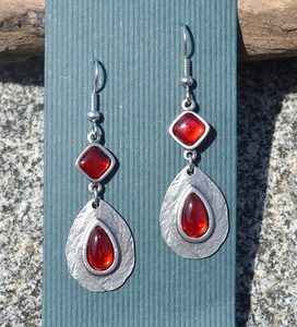 HESTIA, EARRINGS, RED GLASS - COSTUME JEWELLERY{% if kategorie.adresa_nazvy[0] != zbozi.kategorie.nazev %} - JEWELLERY - BRONZE, ZINC{% endif %}