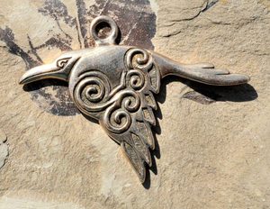 CORVUS - CELTIC CROW PENDANT, BRONZE - BRONZE HISTORICAL JEWELS{% if kategorie.adresa_nazvy[0] != zbozi.kategorie.nazev %} - JEWELLERY - BRONZE, ZINC{% endif %}