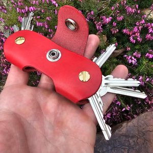 LEATHER KEY RING WITH SCREWS, RED - KEYCHAINS, WHIPS, OTHER{% if kategorie.adresa_nazvy[0] != zbozi.kategorie.nazev %} - LEATHER PRODUCTS{% endif %}