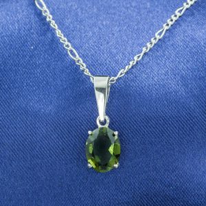 OVAL, MOLDAVITE ANHÄNGER, SILVER 925 - MOLDAVIT{% if kategorie.adresa_nazvy[0] != zbozi.kategorie.nazev %} - MOLDAVITE, MINERALIEN, FOSSILIEN{% endif %}