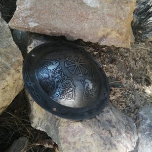 SHIELD BOSS - KOLOVRAT, ETCHED - SCHILDBUCKEL{% if kategorie.adresa_nazvy[0] != zbozi.kategorie.nazev %} - RÜSTUNGEN{% endif %}