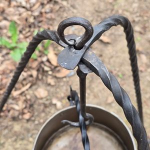 TRIPOD FOR CAMP KETTLE, FOLDABLE, FORGED - FORGED PRODUCTS{% if kategorie.adresa_nazvy[0] != zbozi.kategorie.nazev %} - SMITHY WORKS, COINS{% endif %}