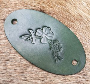FOUR LEAF CLOVER, LEATHER HAIR CLIP - HAIR CLIPS, ACCESSORIES, JEWELLERY{% if kategorie.adresa_nazvy[0] != zbozi.kategorie.nazev %} - LEATHER PRODUCTS{% endif %}