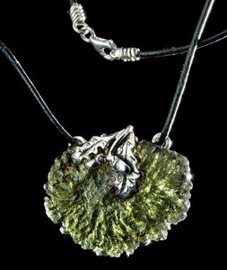 QUERCUS, OAK LEAF, NECKLACE, MOLDAVIT SILVER - MOLDAVITES, CZECH{% if kategorie.adresa_nazvy[0] != zbozi.kategorie.nazev %} - SILVER JEWELLERY{% endif %}