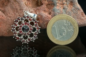 GRETA, GARNET, CZECH JEWEL, STERLING SILVER - GARNET JEWELRY - CZECH MADE{% if kategorie.adresa_nazvy[0] != zbozi.kategorie.nazev %} - SILVER JEWELLERY{% endif %}