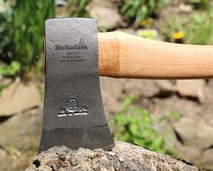 FELLING AXE HY 10  1200G, HULTAFORS, SWEDEN - WERKZEUGE - SCHAUFELN, SÄGEN, AXT{% if kategorie.adresa_nazvy[0] != zbozi.kategorie.nazev %} - BUSHCRAFT{% endif %}