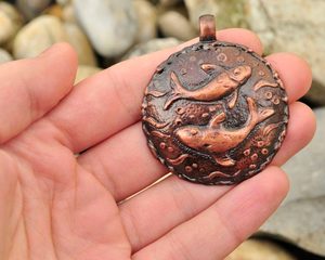 PISCES, ZODIAC, PENDANT - ZODIAC SIGNS{% if kategorie.adresa_nazvy[0] != zbozi.kategorie.nazev %} - JEWELLERY - BRONZE, ZINC{% endif %}