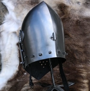 CASQUE MÉDIÉVAL AVEC VISIÈRE, VERSION DE COMBAT 2 MM - CASQUES MÉDIÉVAUX{% if kategorie.adresa_nazvy[0] != zbozi.kategorie.nazev %} - ARMURES ET BOUCLIERS{% endif %}