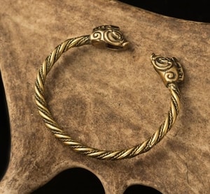 COLLACH, CELTIC BOAR, BRACELET, BRASS - BRONZE HISTORICAL JEWELS{% if kategorie.adresa_nazvy[0] != zbozi.kategorie.nazev %} - JEWELLERY - BRONZE, ZINC{% endif %}