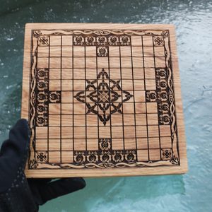 HNEFATAFL ODER TAFL, WIKINGER-BRETTSPIEL – NUR HOLZBRETT - WIKINGER - BRETTSPIELE{% if kategorie.adresa_nazvy[0] != zbozi.kategorie.nazev %} - HISTORISCHE BRETTSPIELE{% endif %}