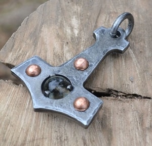 THOR'S HAMMER, FORGED, STEAMPUNK - WIKINGERAMULETTE{% if kategorie.adresa_nazvy[0] != zbozi.kategorie.nazev %} - SCHMUCKSTÜCKE{% endif %}