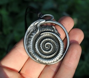 OUROBOROS, DRAGON, TIN PENDANT - DRAGON FANTASY AMULETS{% if kategorie.adresa_nazvy[0] != zbozi.kategorie.nazev %} - JEWELLERY - BRONZE, ZINC{% endif %}