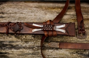 VIKING LEATHER SCABBARD,  BUCKLE FROM GOKSTAD, NORWAY - SWORD ACCESSORIES, SCABBARDS{% if kategorie.adresa_nazvy[0] != zbozi.kategorie.nazev %} - WEAPONS - SWORDS, AXES, KNIVES{% endif %}