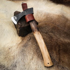AXE LEATHER HANGER - FOR BELT AND CARABINER - AXES, POLEWEAPONS{% if kategorie.adresa_nazvy[0] != zbozi.kategorie.nazev %} - WEAPONS - SWORDS, AXES, KNIVES{% endif %}