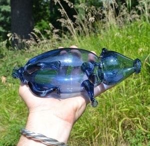 BOAR FROM BLUE GLASS, FINLAND, ABOUT YEAR 1700 - HISTORICAL GLASS{% if kategorie.adresa_nazvy[0] != zbozi.kategorie.nazev %} - CERAMICS, GLASS{% endif %}