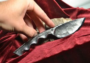 FORGED FULL METAL KNIFE - KNIVES{% if kategorie.adresa_nazvy[0] != zbozi.kategorie.nazev %} - WEAPONS - SWORDS, AXES, KNIVES{% endif %}