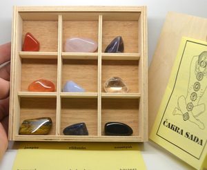 CHAKRA BOX, TUMBLED STONES - GETROMMELTE STEINE{% if kategorie.adresa_nazvy[0] != zbozi.kategorie.nazev %} - MOLDAVITE, MINERALIEN, FOSSILIEN{% endif %}