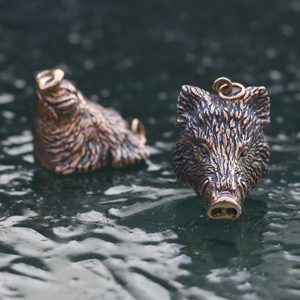 BOAR, MASSIVE PENDANT, BRONZE - PENDANTS, NECKLACES{% if kategorie.adresa_nazvy[0] != zbozi.kategorie.nazev %} - JEWELLERY - BRONZE, ZINC{% endif %}