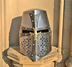 GRAND MASTER, CRUSADER GREAT HELMET WITH THE CROSS - MEDIEVAL HELMETS{% if kategorie.adresa_nazvy[0] != zbozi.kategorie.nazev %} - ARMOUR HELMETS, SHIELDS{% endif %}