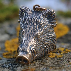 BOAR, MASSIVE PENDANT, BRONZE - PENDANTS, NECKLACES{% if kategorie.adresa_nazvy[0] != zbozi.kategorie.nazev %} - JEWELLERY - BRONZE, ZINC{% endif %}