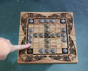 FIDCHELL CELTIC BOARD GAME BRIAN BORU VERSION WITH OAK BOARD - CELTIC BOARD GAMES{% if kategorie.adresa_nazvy[0] != zbozi.kategorie.nazev %} - HISTORICAL BOARD GAMES{% endif %}