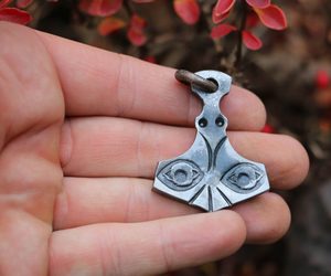 THOR HAND FORGED THOR'S HAMMER, PENDANT - WIKINGERAMULETTE{% if kategorie.adresa_nazvy[0] != zbozi.kategorie.nazev %} - SCHMUCKSTÜCKE{% endif %}