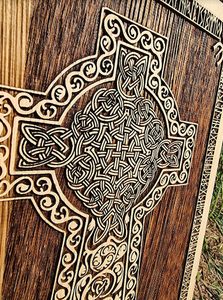 CELTIC CROSS WALL DECORATION 45CM OAK - HOLZFIGUREN{% if kategorie.adresa_nazvy[0] != zbozi.kategorie.nazev %} - HOLZPRODUKTE{% endif %}