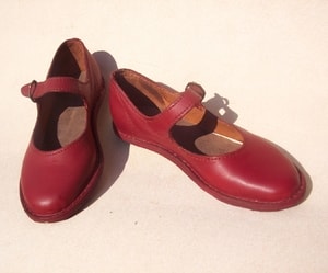 AVILA, DES CHAUSSURES DE FEMMES MÉDIÉVALES - CHAUSSURES MÉDIÉVALES{% if kategorie.adresa_nazvy[0] != zbozi.kategorie.nazev %} - COSTUMES, CHAUSSURES{% endif %}