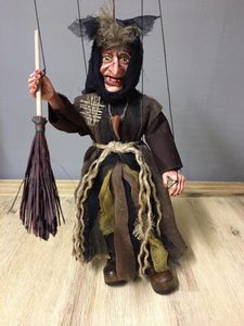 WITCH - BABA YAGA, MARIONETTE - PUPPEN{% if kategorie.adresa_nazvy[0] != zbozi.kategorie.nazev %} - HOLZPRODUKTE{% endif %}