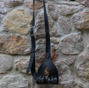 RAPIER SWORD HANGER, LEATHER - SWORD ACCESSORIES, SCABBARDS{% if kategorie.adresa_nazvy[0] != zbozi.kategorie.nazev %} - WEAPONS - SWORDS, AXES, KNIVES{% endif %}