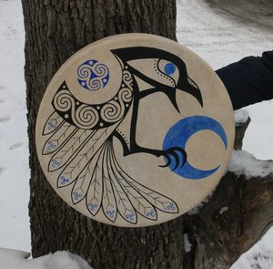 CELTIC CROW, SHAMANIC FRAME DRUM 40 CM - DRUMS, FLUTES{% if kategorie.adresa_nazvy[0] != zbozi.kategorie.nazev %} - DRUMS, FLUTES{% endif %}