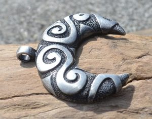 CELTIC SPIRAL LUNULA, TIN PENDANT - CELTIC PENDANTS{% if kategorie.adresa_nazvy[0] != zbozi.kategorie.nazev %} - JEWELLERY - BRONZE, ZINC{% endif %}