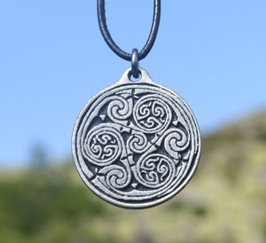 UNENDLICHE SPIRALE - AMULETT - KELTISCHE AMULETTE{% if kategorie.adresa_nazvy[0] != zbozi.kategorie.nazev %} - SCHMUCKSTÜCKE{% endif %}