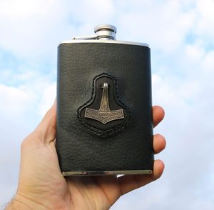 HIP FLASK, THOR'S HAMMER - BOTTLES, HIP FLASKS{% if kategorie.adresa_nazvy[0] != zbozi.kategorie.nazev %} - LEATHER PRODUCTS{% endif %}