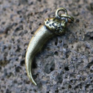 WOLF CLAW, PENDANT, ZINC ANTIQUE BRASS - ANIMAL PENDANTS{% if kategorie.adresa_nazvy[0] != zbozi.kategorie.nazev %} - JEWELLERY - BRONZE, ZINC{% endif %}