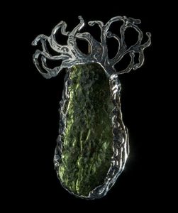 ARBOR VITAE, CZECH MOLDAVITE STERLING SILVER PENDANT - MOLDAVITES, CZECH{% if kategorie.adresa_nazvy[0] != zbozi.kategorie.nazev %} - SILVER JEWELLERY{% endif %}