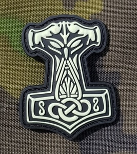 THOR'S HAMMER, 3D RUBBER PATCH, GLOW IN THE DARK - PATCHES UND MARKIERUNG{% if kategorie.adresa_nazvy[0] != zbozi.kategorie.nazev %} - BUSHCRAFT{% endif %}