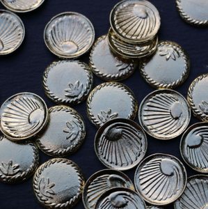 CELTIC TREASURE, COINS AND POUCH, REPLICAS - 100 PIECES - CELTIC COINS{% if kategorie.adresa_nazvy[0] != zbozi.kategorie.nazev %} - COINS{% endif %}